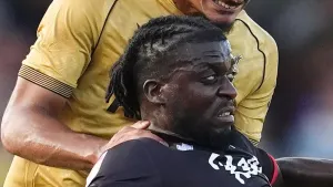 Kabongo Tshimanga’s debut double gives 10-man Barnet a battling win over Oldham