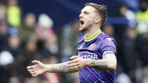 Late Lewis Wing winner sees Reading past Stockport
