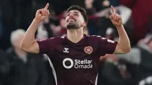 Leaders Hearts leave it late to take a point against 10-man Celtic