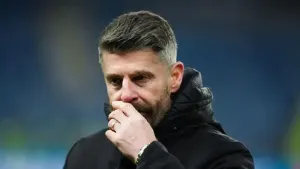 Stephen Robinson wants St Mirren to appeal Jake Young’s red card in Dundee draw