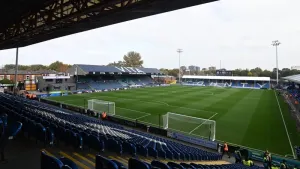 Ten-man Stockport held to goalless stalemate by lowly Leyton Orient