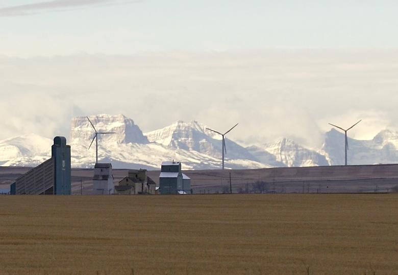 Researchers say resource sector can prosper by establishing social partnerships, engaging communities