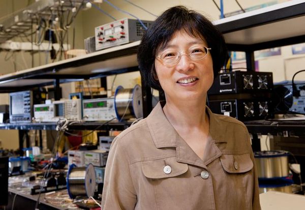 Leading fiber optics researcher Dr. Xiaoyi Bao to receive honorary degree