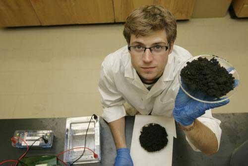 Cleaning up the oil sands