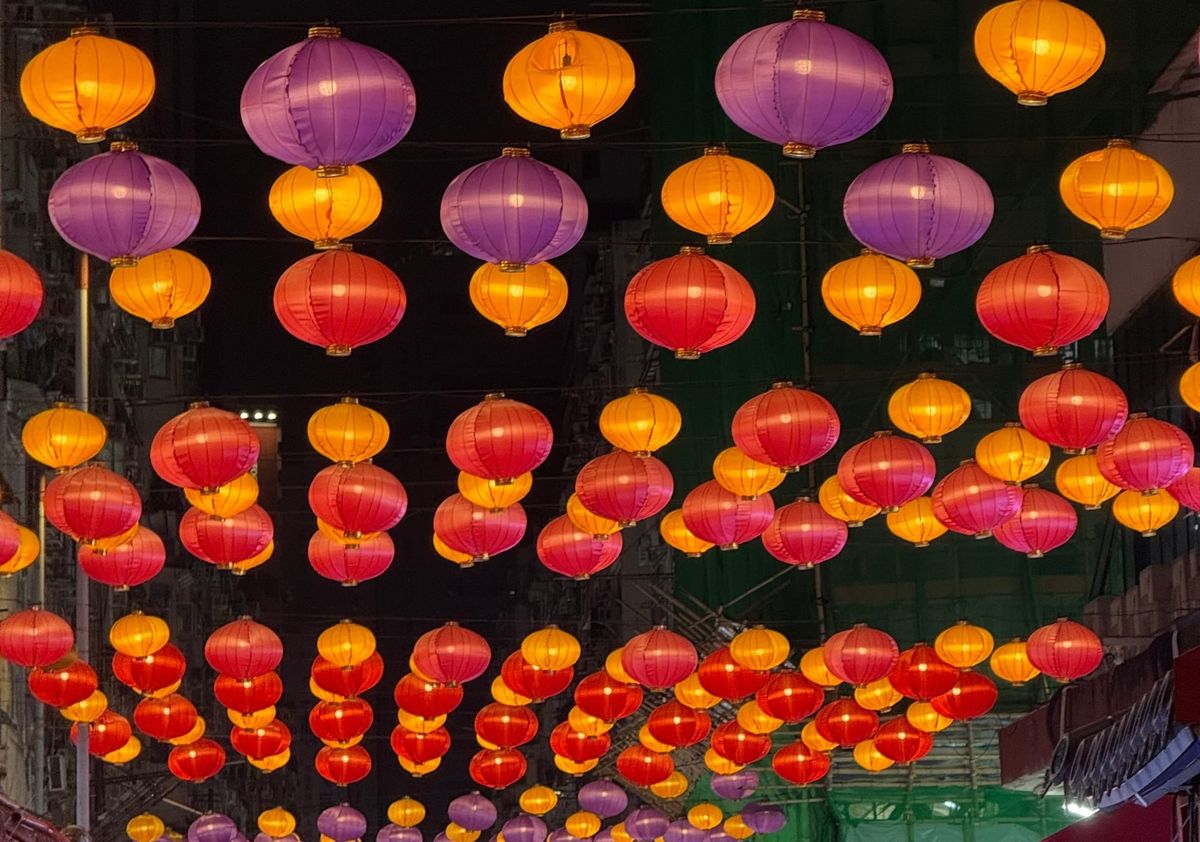Why is Hong Kong a famous travel destination for Filipinos?