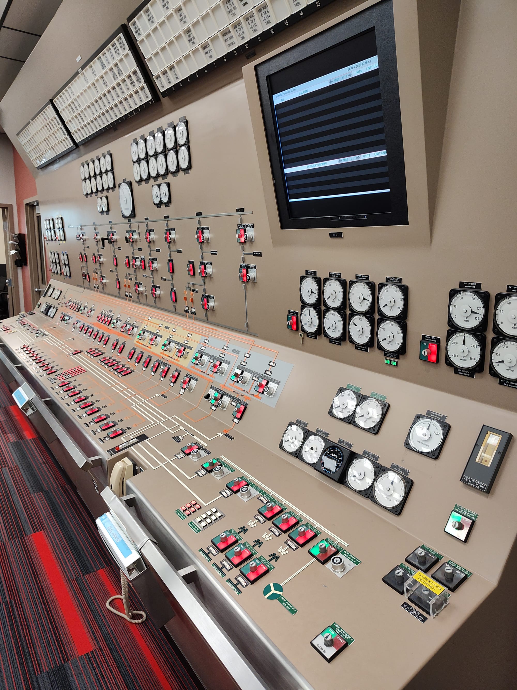  Inside the simulation center at the Palo Verde Generating Station.