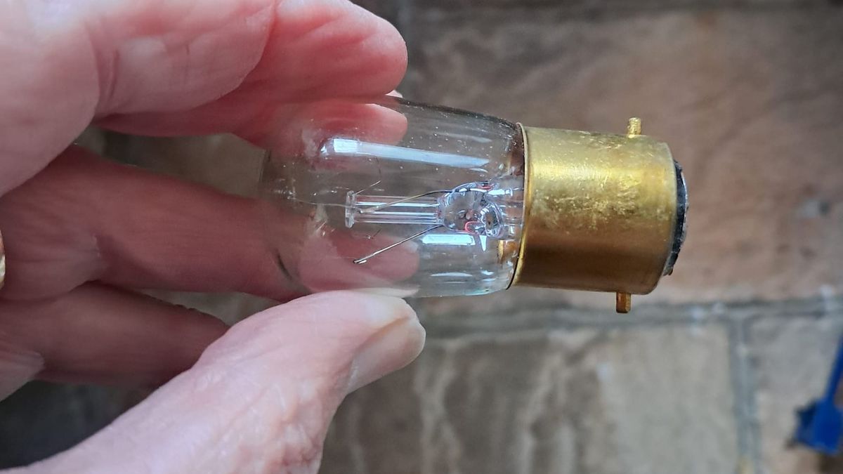 What bulbs should I use in my teasmade?