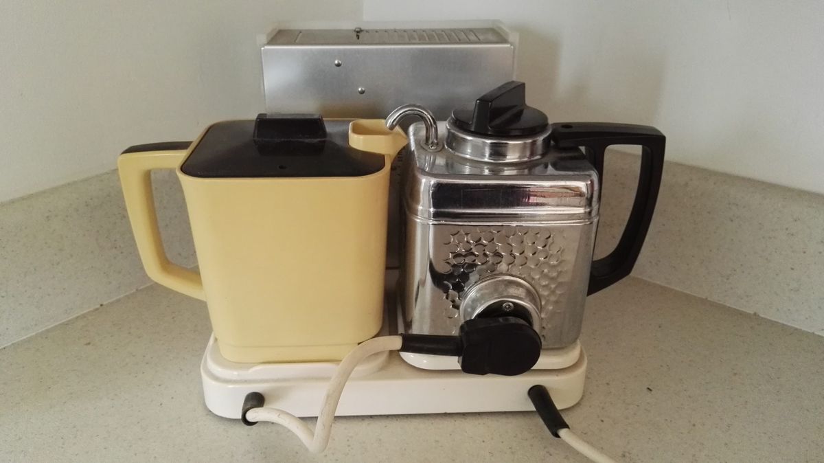 1974 Noryl Teapot