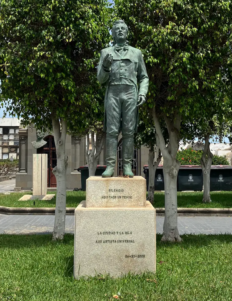 The tomb of Alfredo Kraus, El Cementerio de Vegueta. "SILENCIO" - we've all seen him monument and auditorium at the foot of the beech but his grave is well worth a visit, and is about as untraditional a thing a tourist can do!