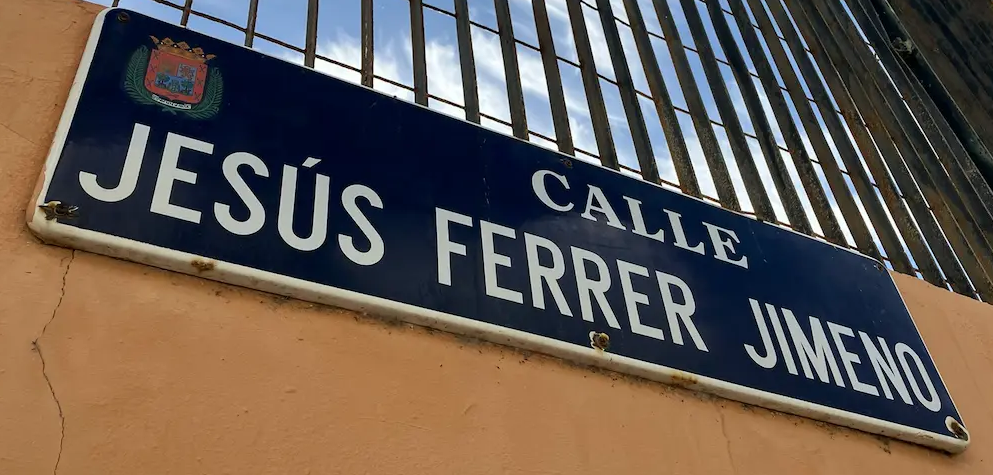 Calle Jesùs Ferrer Jimeno - the signs are still there but it's name has been formally changed to Calle Antonio Medina Vega
