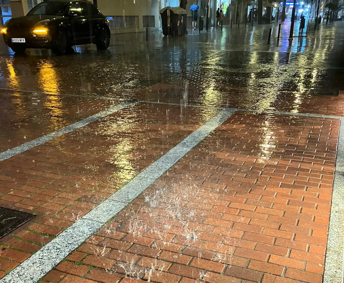 Rain on the streets of Las Palmas de Gran Canaria, photo Calle Luis Morote