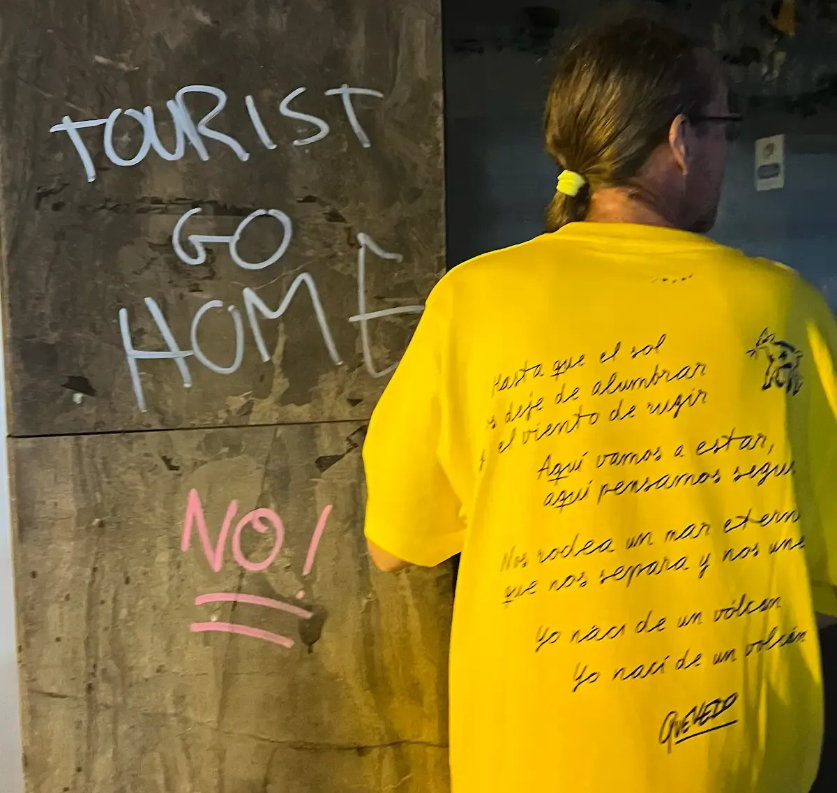 Anti tourism sentiments in Las Palmas - I get ya, but come on, spraying up your city ain't helping really is it, but thanks for the great photo op! 