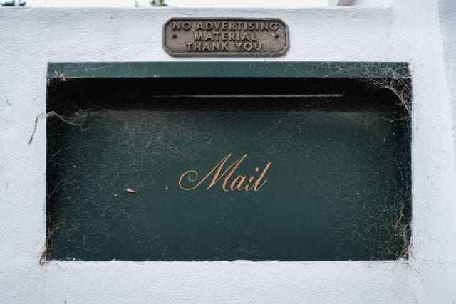Veränderung beginnt im Kleinen. Manchmal am eigenen Briefkasten.