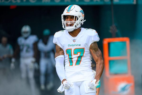 Broncos Acquire Jaylen Waddle in Blockbuster Trade With Dolphins