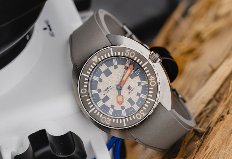 Doxa And Hodinkee Shrink The Elusive Army Into The New SUB 200T; A Black Mido Multifort 8 One Crown; Mr Jones Rages Out; Abinger Goes Dark With The New Phantom; A Carbon Franck Muller