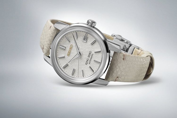 New King Seiko Gets Spectacular Chrysanthemum Dial, Glashütte Original Show Off Golden Bay and Ocean Versions Of Their Seventies Chrono And New Roger Dubuis Is As Ridiculous As The Car It Is Inspired By
