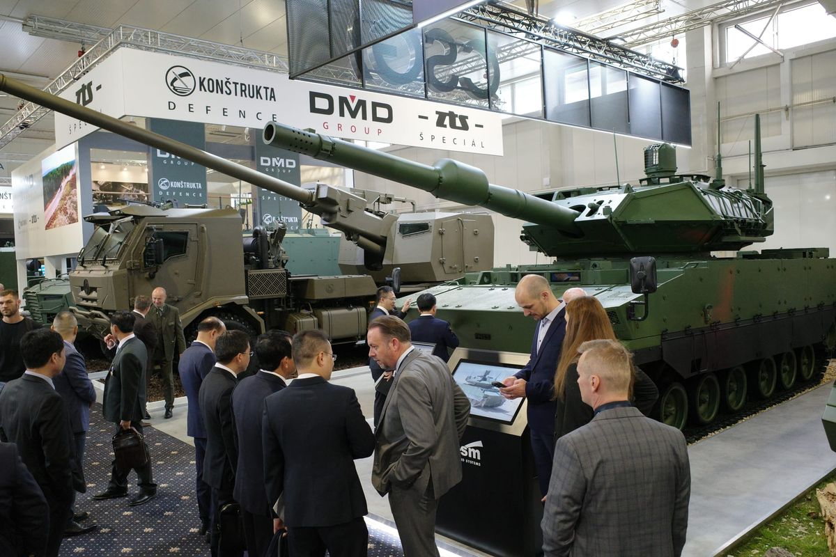FNSS and CSG Unveil CFL-120 KARPAT Medium Tank at IDEB 2026