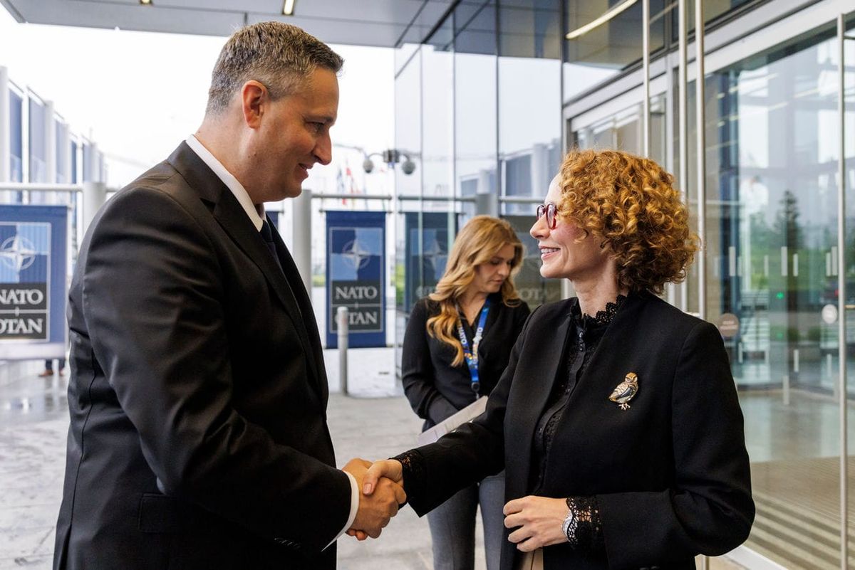 NATO and Bosnia and Herzegovina Hold Talks on Expanding Cooperation