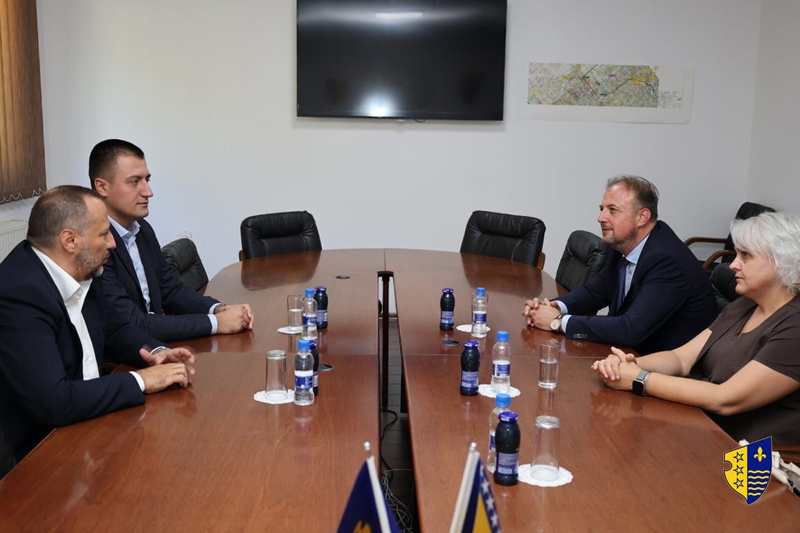 Nezim Alagic and Senad Celjo meet with Pobjeda-Rudet Director Muhamed Hubanic and UNIS Ginex General Director Dzenana Turkovic to discuss new defense industry investments in Gorazde.