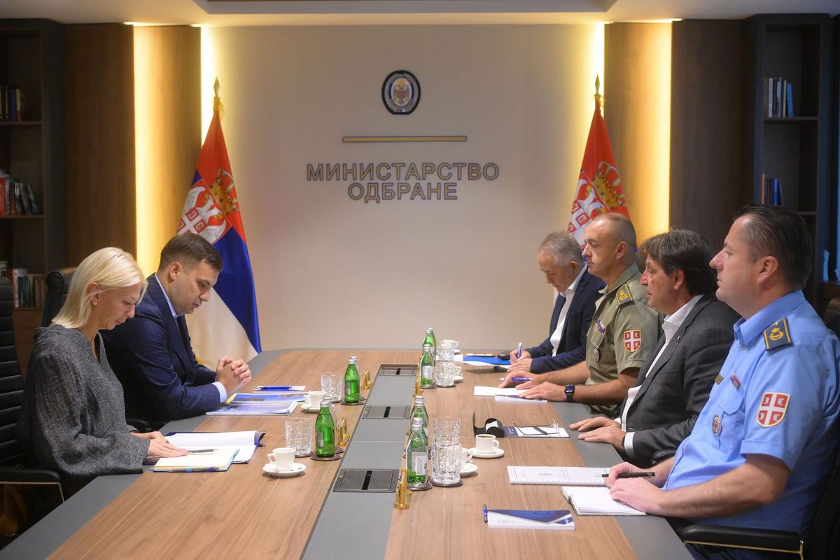 Sinotruk and FAP representatives meet Serbian defense officials to discuss vehicle production cooperation