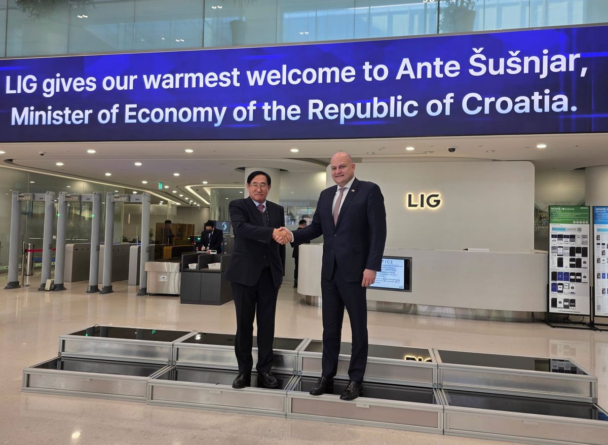 Croatian Economy Minister Ante Šušnjar during a visit to LIG Defense & Aerospace in South Korea.