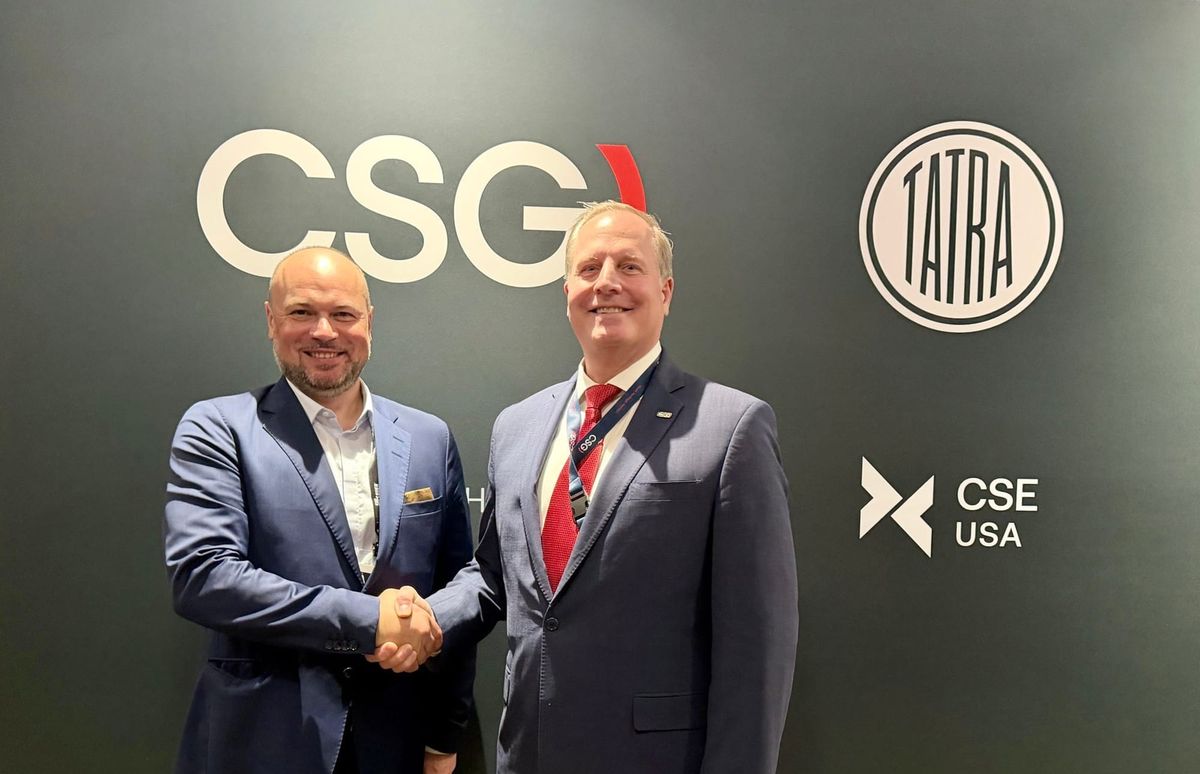 Representatives of Bavovna and CSG shake hands at AUSA 2026 following an agreement on autonomous defense and navigation technologies.
