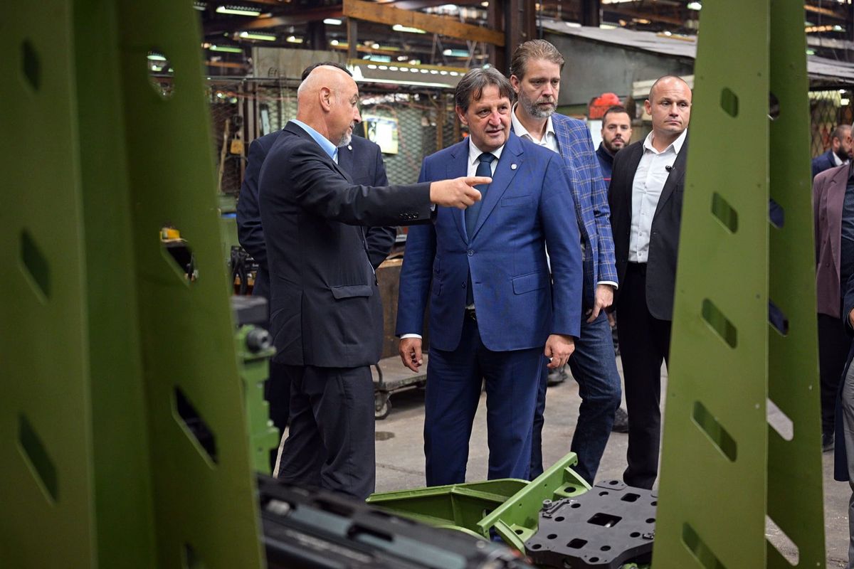 Serbian Defense Minister Bratislav Gašić visits Zastava Arms and Zastava TERVO defense manufacturing facilities in Kragujevac, Serbia.