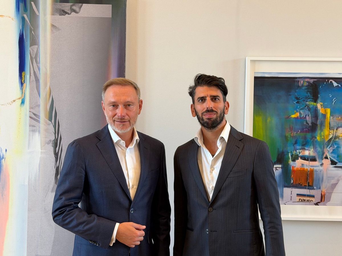 Christian Lindner and QuoIntelligence CEO Marco Riccardi following investment in European cyber threat intelligence company.