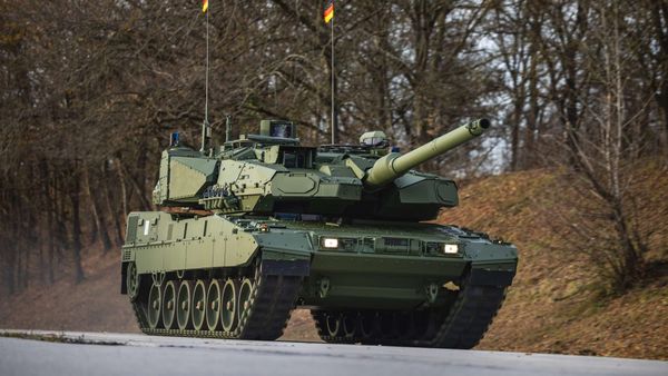 Germany Unveils Upgraded Leopard 2A8 and Panzerhaubitze 2000 A4 in Major Combat Systems Modernization Push
