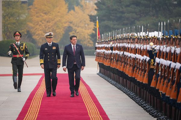 Serbia and China Deepen Defense Ties: Minister Gasic Meets Admiral Dong Jun in Beijing