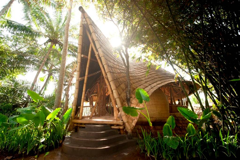 bali-bamboo-house-exterior
