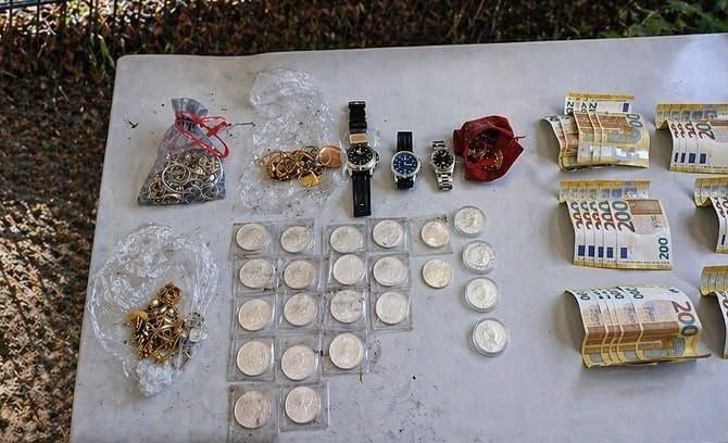 Child Finds €6,000 in Berlin Playground, Ruins Perfect Crime