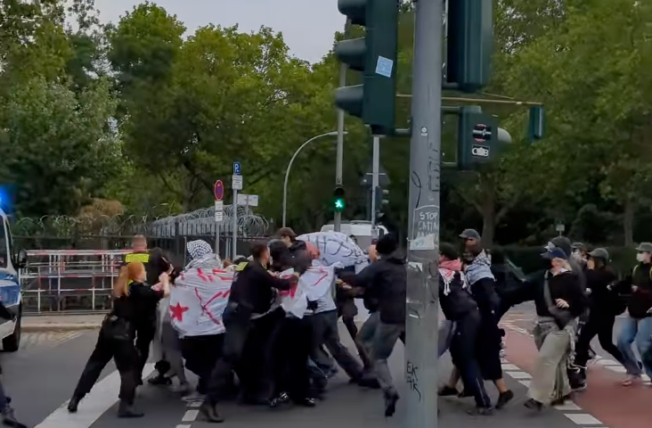 Protesters Gather in Wedding to Protest Arms Production; Police Crack Down