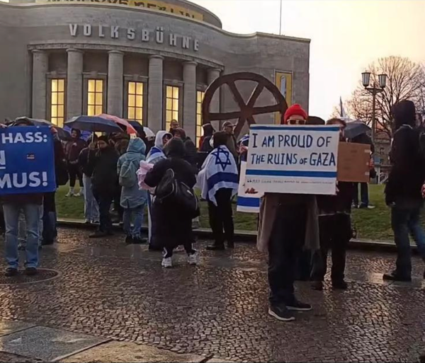 Protests Outside Babylon Kino as Francesca Albanese Speaks on Gaza