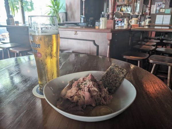 Tresen-Treff is the Ultimate Berliner Speisekneipe