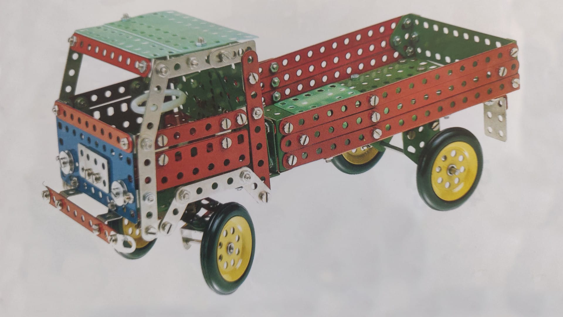 Metal Merkur truck model assembled from perforated beams, screws, and wheels.