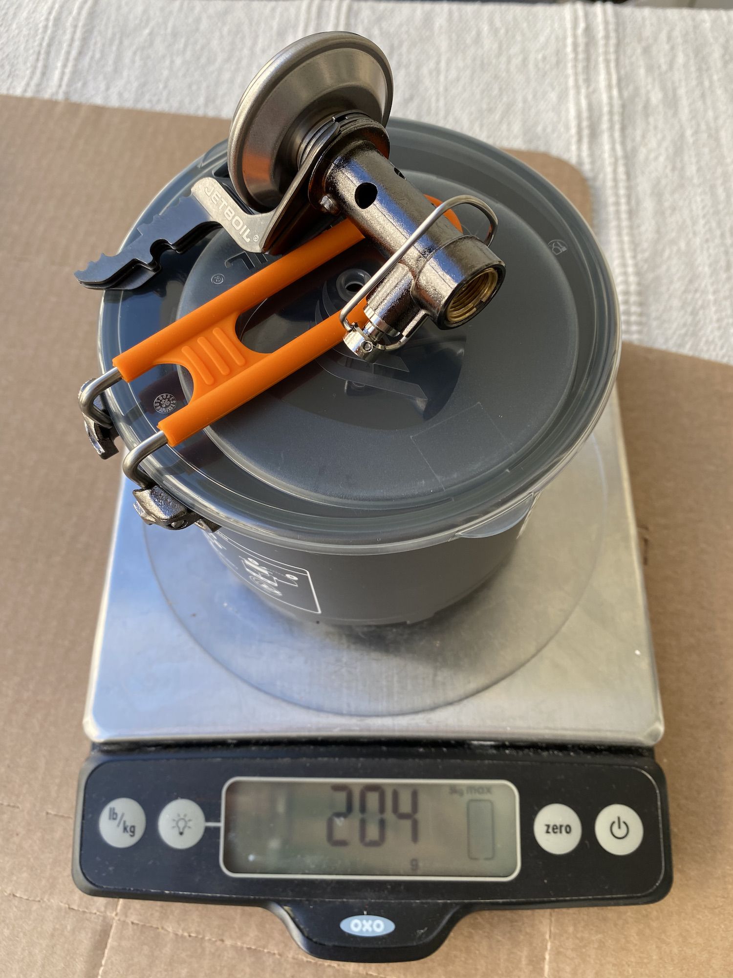 The Jetboil Stash on a scale showing the total weight 204 grams.