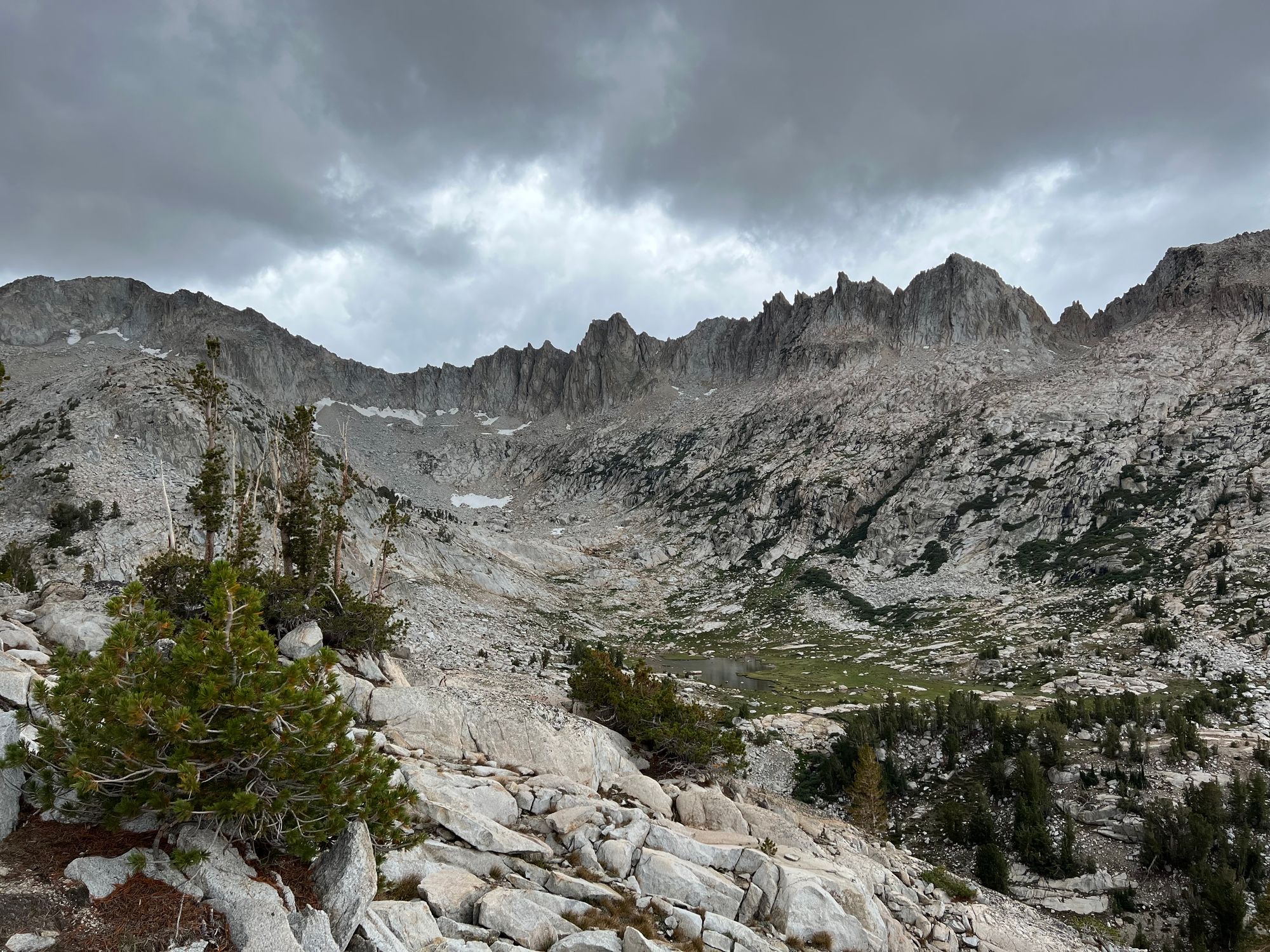 A circue with a small lake. 