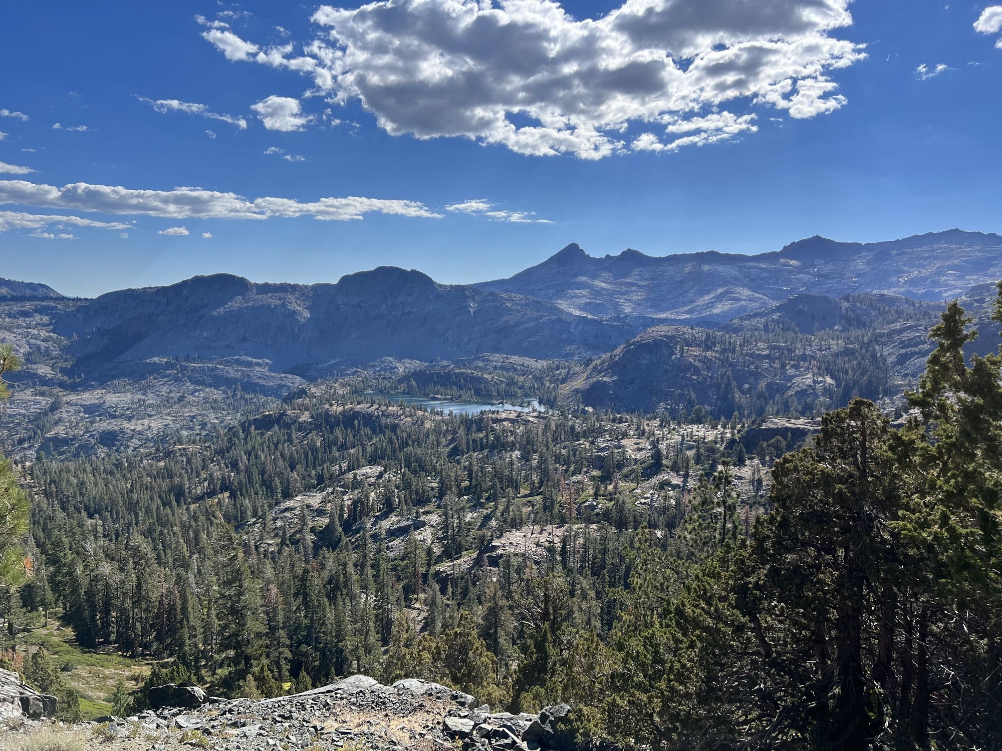 A jaggend mountain chain in the distance.
