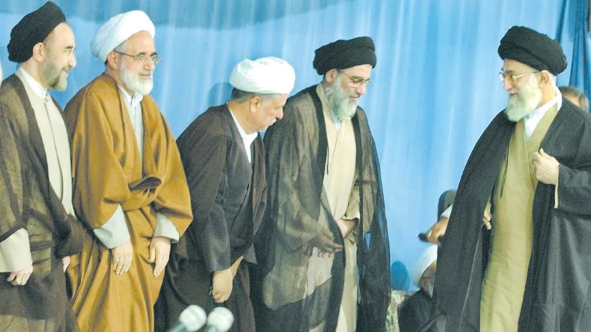 Ayatollah Ali Khamenei meets with high-ranking Iranian officials