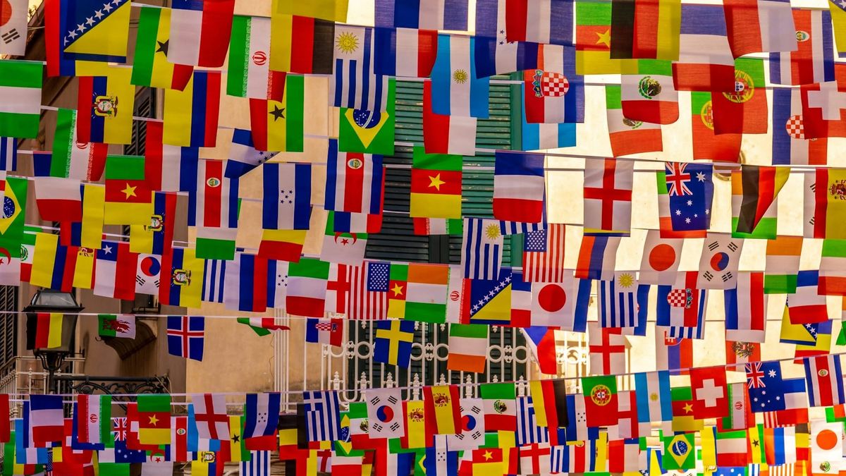 Strategic Philosophy: Blind New World?