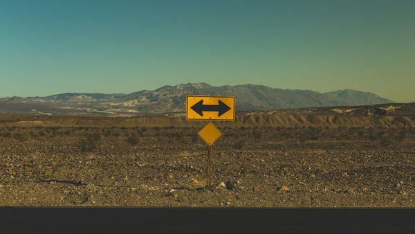 EARLY WARNING | The Meaninglessness of “Left” and “Right”