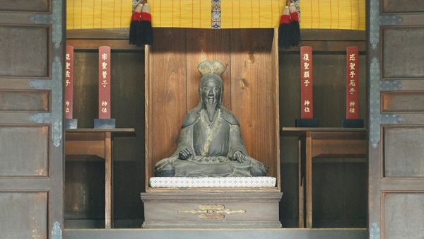 Leadership Symbolism: Descendant of the Sage in China