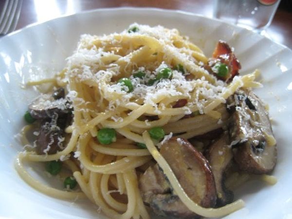 Spaghetti Carbonara with Mushrooms and Peas