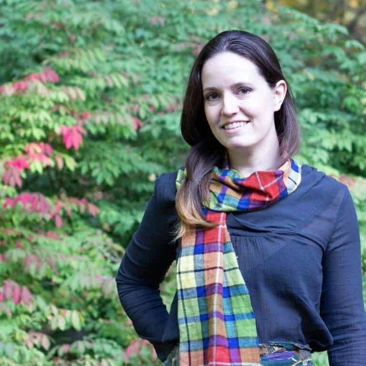 Weaving a traditional Scottish tartan