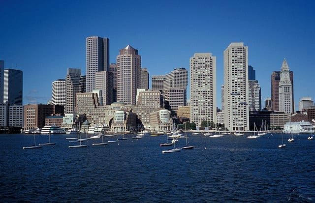 Dock and Dine: 4 Restaurants to Visit by Boat in Boston, Massachusetts