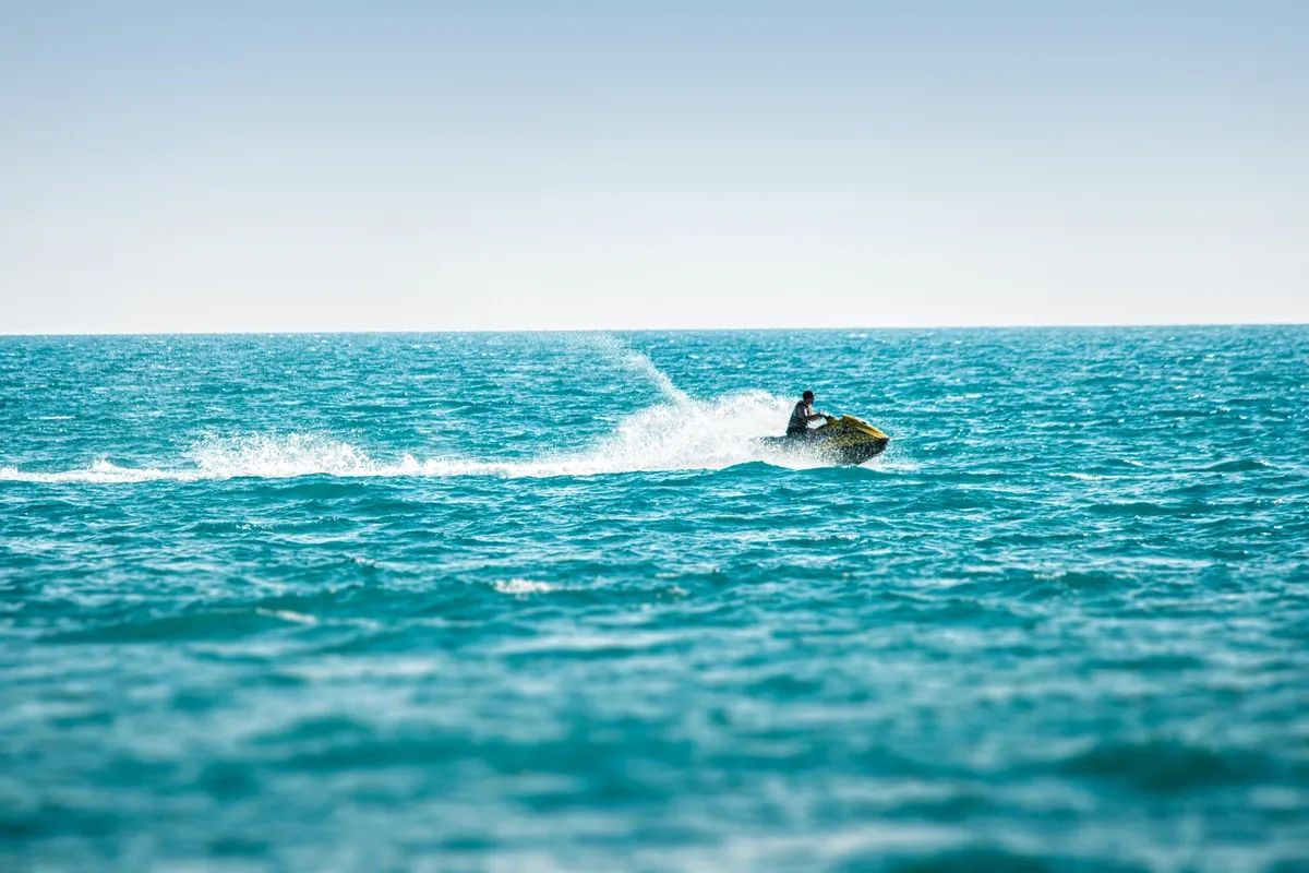 Dockside Assistance: Jet Ski Lifts and Slings