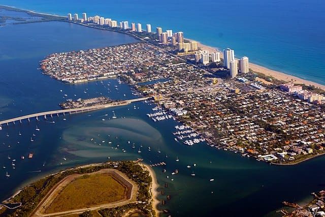 Dock and Dine: 3 Restaurants to Visit by Boat in Palm Beach, Florida