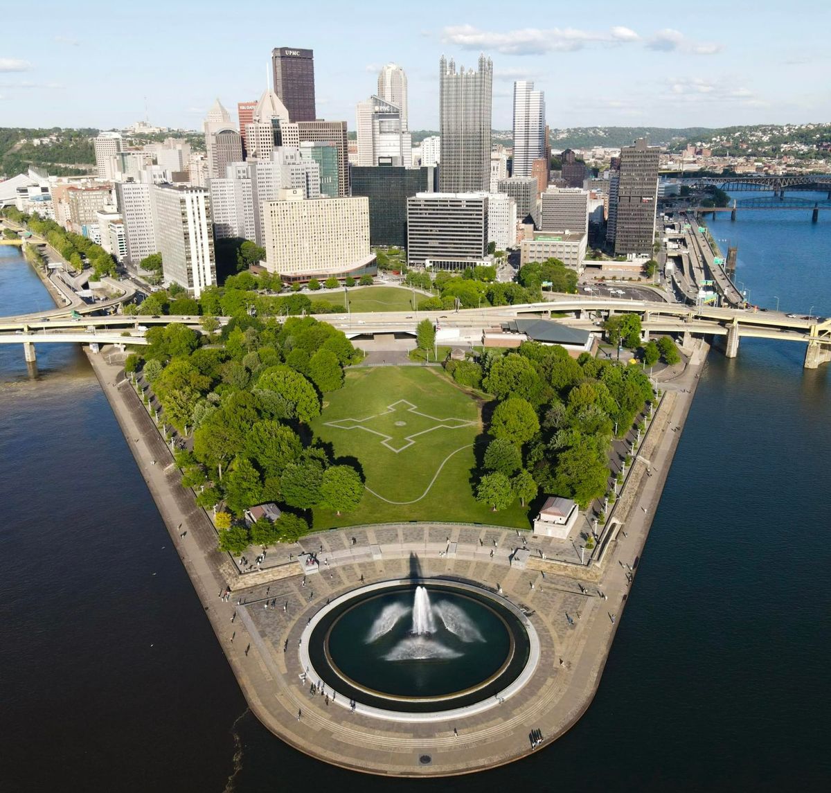 Dock and Dine: Restaurants to Visit Via Boat in Pittsburgh, Pennsylvania