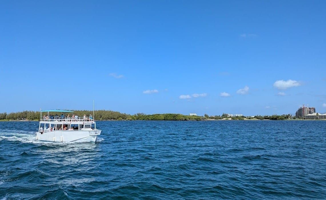 Dock and Dine: Restaurants to Visit Via Boat in Grand Cayman